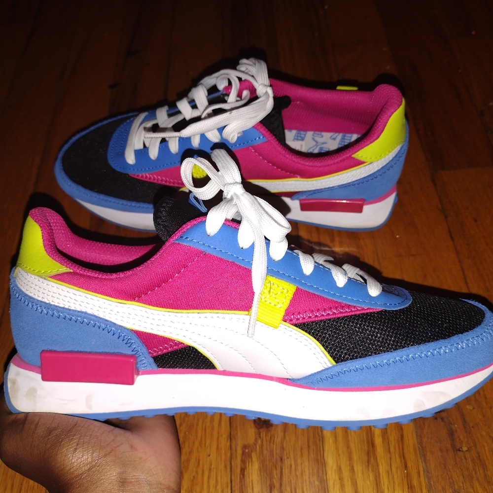Women's 9 PUMA Future Rider Play On Athletic Shoe